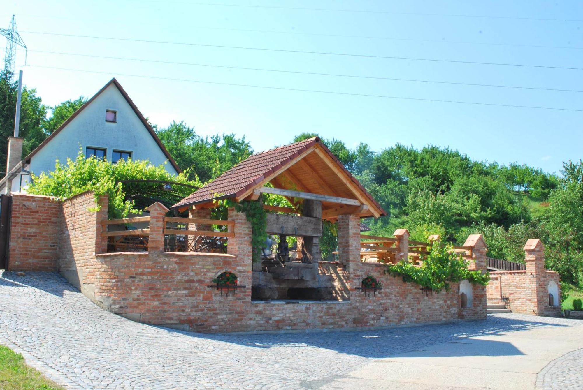 Vinny Sklep Krysa Kostelec (Hodonin) Exterior photo