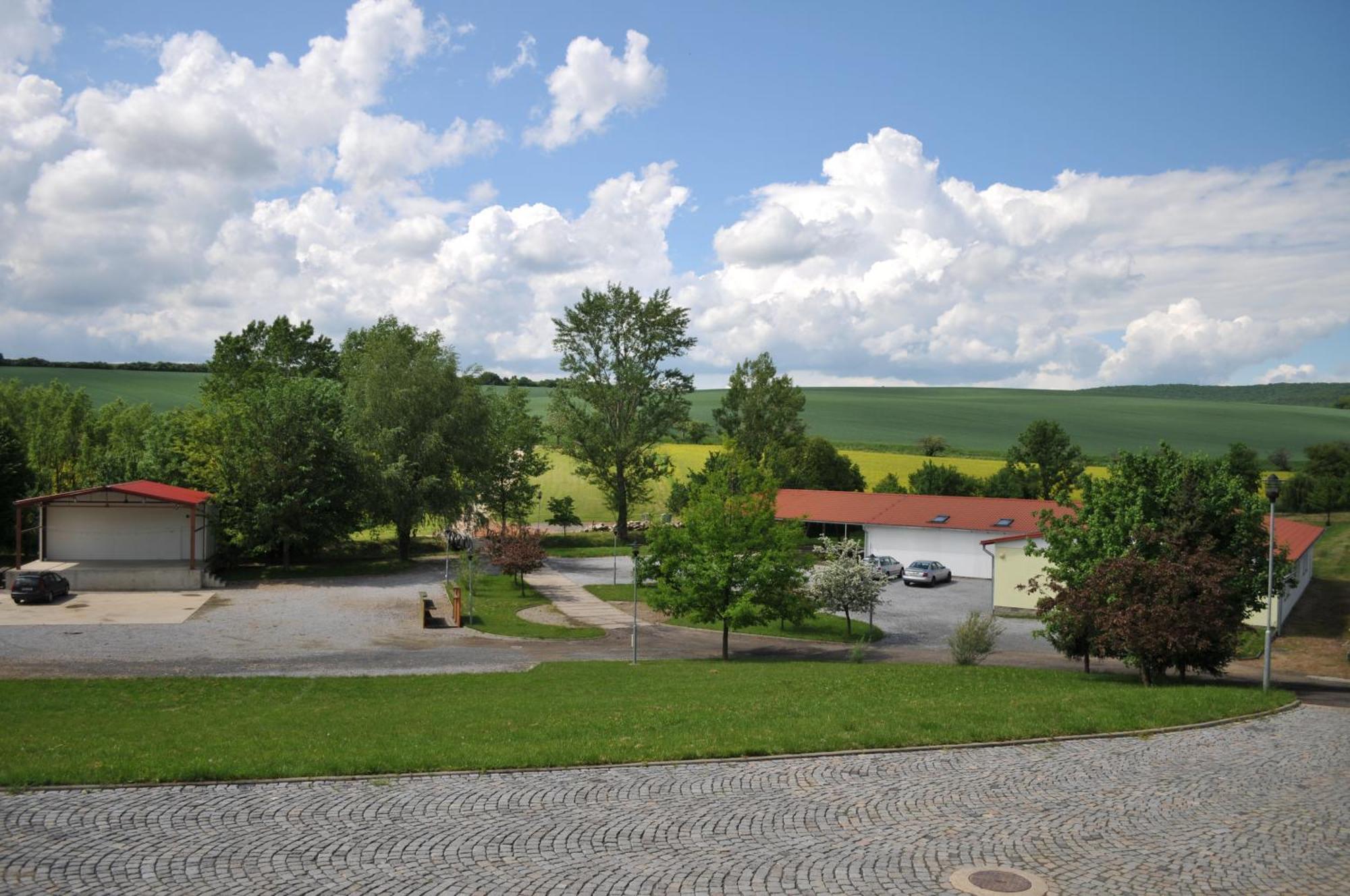 Vinny Sklep Krysa Kostelec (Hodonin) Exterior photo